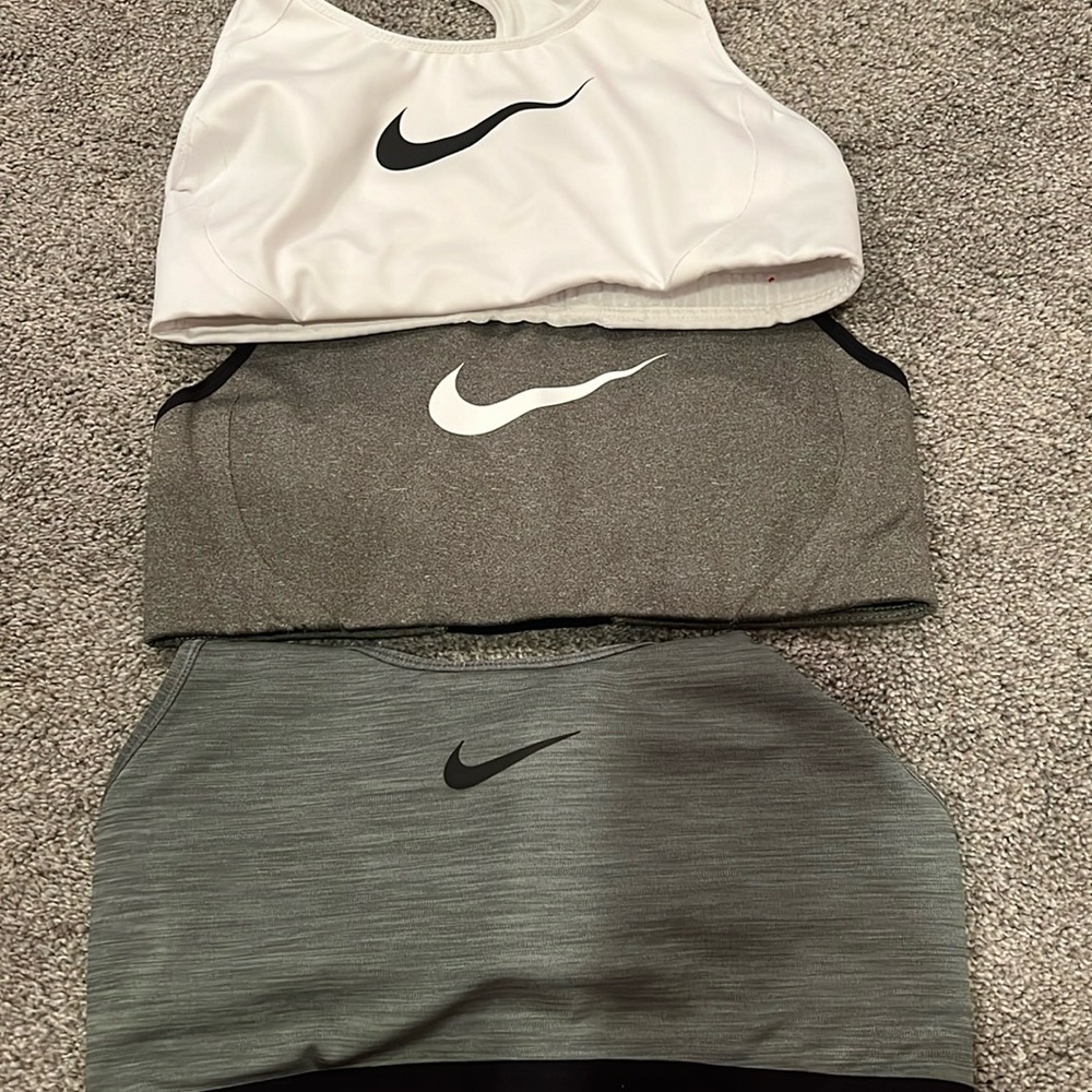 3 Nike sport Bras all 3 for 35 all size Medium